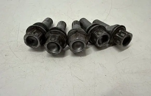 Volvo XC60 Nuts/bolts 