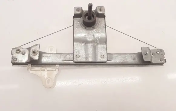 Rear door manual window regulator
