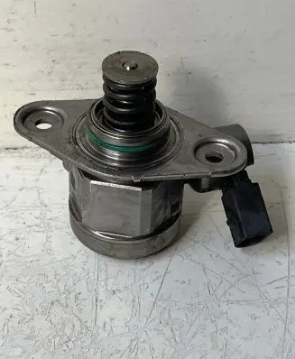 Mercedes-Benz CLA C117 X117 W117 Fuel injection high pressure pump 0261520212 2007896487
