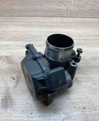 Volkswagen PASSAT B6 Throttle valve 03L128063E