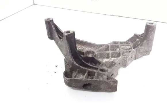 Volkswagen Touran I Engine mounting bracket 03G199207F