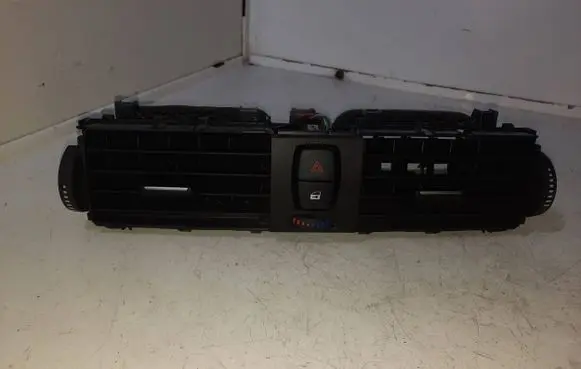 BMW 3 F30 F35 F31 Dash center air vent grill 9218552 508835