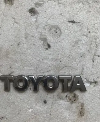 Toyota Corolla Verso E121 Manufacturer badge logo/emblem 