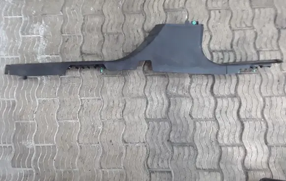 Cadillac SRX Front sill trim cover L0196822 196822
