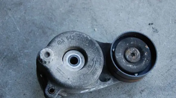Mercedes-Benz ML W164 Generator/alternator belt tensioner A6422000470