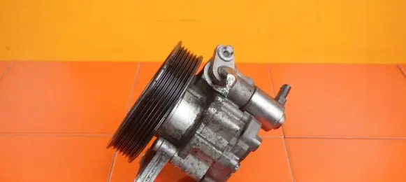 Mercedes-Benz C W204 Power steering pump 271820