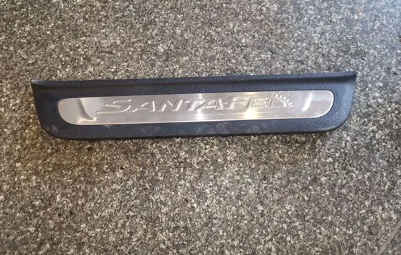 Hyundai Santa Fe Rear sill trim cover 85887S1500