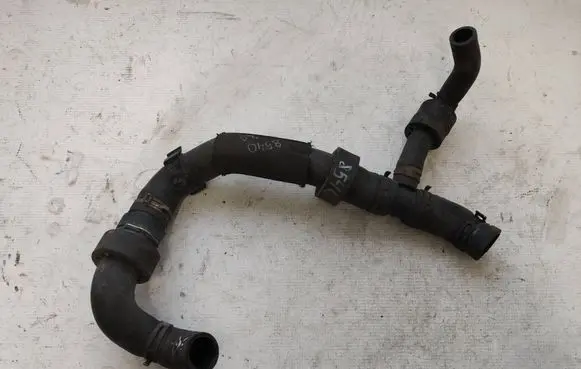 Engine coolant pipe/hose