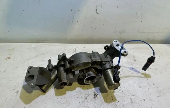 Dodge Durango III Oil pump 04893782