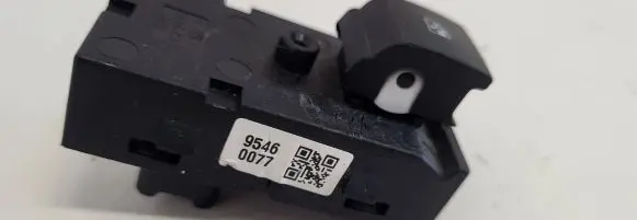 Chevrolet Aveo Electric window control switch 95460077 9546