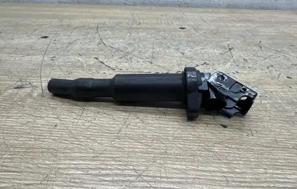 BMW 6 F06 Gran coupe High voltage ignition coil 8647689 0221504470