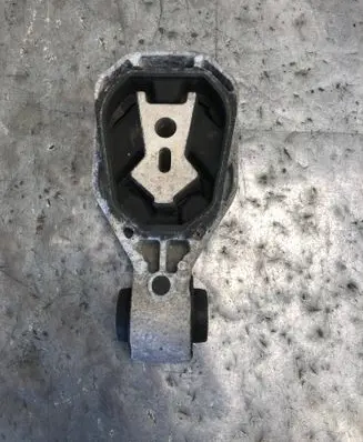 Mercedes-Benz CLA C118 X118 Engine mount bracket A1772402200