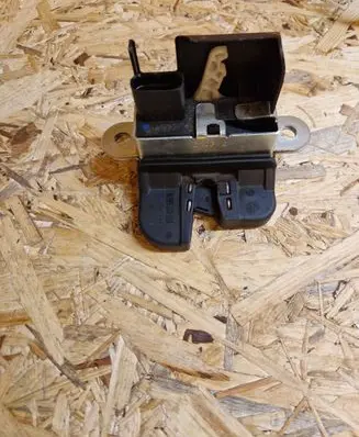 Volkswagen Touran II Tailgate/trunk/boot lock/catch/latch 1T0827505H