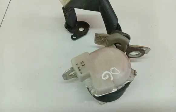 Toyota Yaris Rear seatbelt 7M7450
