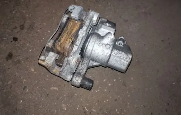 Mazda 3 II Rear brake caliper
