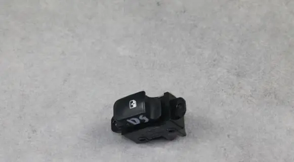 Hyundai i20 (PB PBT) Electric window control switch