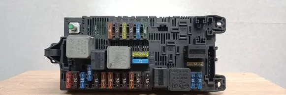 Mercedes-Benz E W211 Fuse module 2115457301
