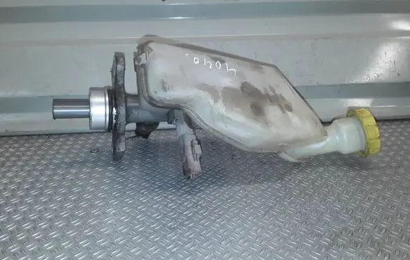 Peugeot 1007 Master brake cylinder
