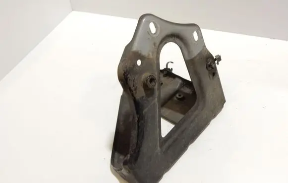 Fender mounting bracket