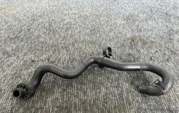 Mercedes-Benz C W204 Engine coolant pipe/hose A2045064535
