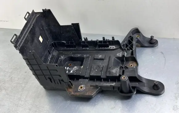 Volkswagen PASSAT B7 Battery tray 1K0915325B 1K0915333H