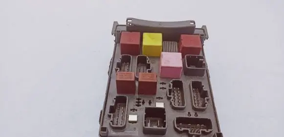 Renault Espace - Grand espace IV Fuse module 8200004201E 518837109 8200447438
