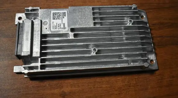BMW 7 G70 Trunk lid opening control unit 5A8D650