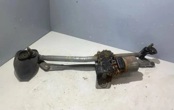 Opel Astra H Front wiper linkage and motor 13111211 0390241538