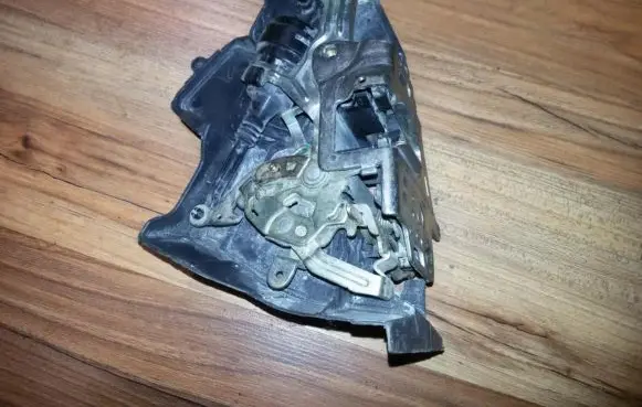 Mercedes-Benz C W202 Rear door lock 2027300535