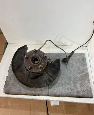 Toyota Avensis T250 Front wheel hub 05050