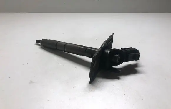 Audi A6 S6 C6 4F Fuel injector 059130