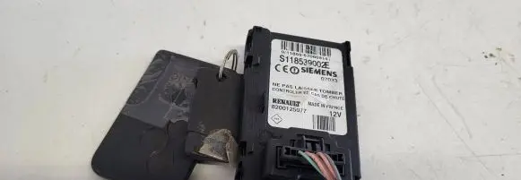 Renault Scenic II - Grand scenic II Ignition key card reader 8200125077 S118539002E 07033