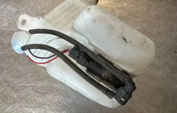 Peugeot 207 Windshield washer fluid reservoir/tank 9648337580