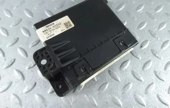 Toyota Avensis T270 Air conditioning/heating control unit 8865005252