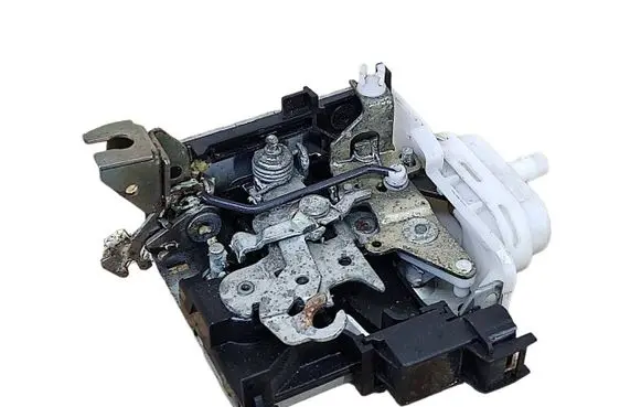 Audi A3 S3 8L Front door lock 8L2837015C