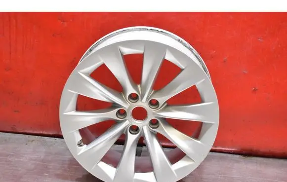 Tesla Model S R18 alloy rim 1059337-00-B