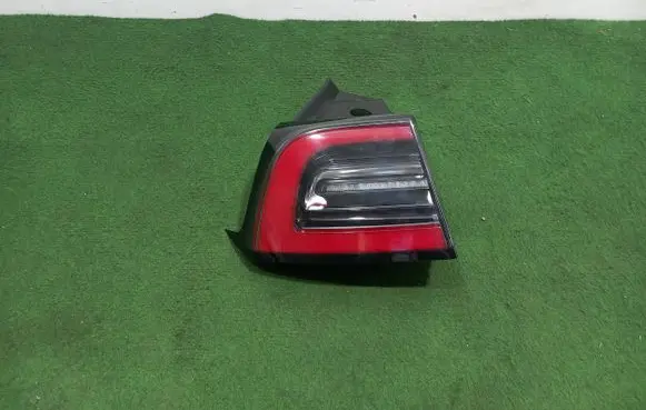 Tesla Model Y Rear/tail lights 1077397