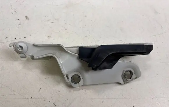 Audi A3 S3 8V Engine bonnet/hood hinges 8V0823301