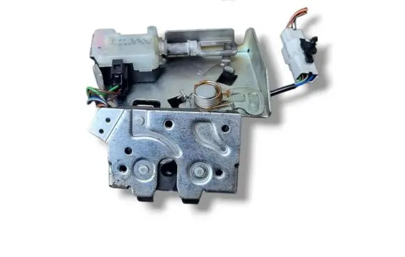Ford Mondeo Mk III Tailgate/trunk/boot lock/catch/latch 3S71-43102-AB