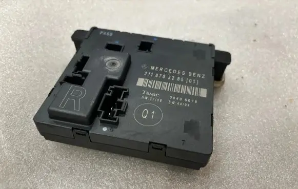 Mercedes-Benz E W211 Other control units/modules 2118703285 00406079 A2118703285