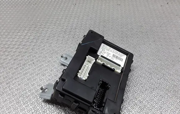 Nissan Maxima A34 Comfort/convenience module 2111BTSTU50