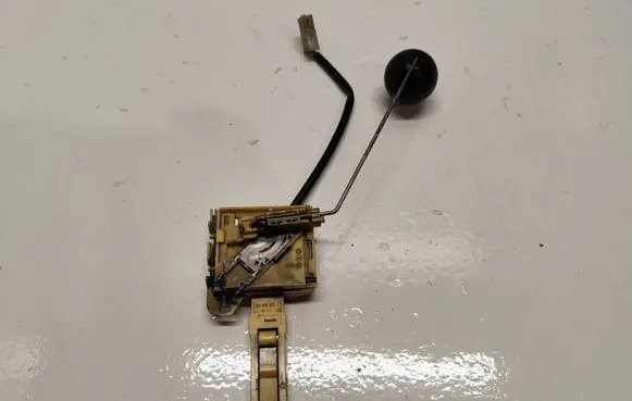 Volkswagen Touareg I Fuel level sensor 7L6919673 221842003