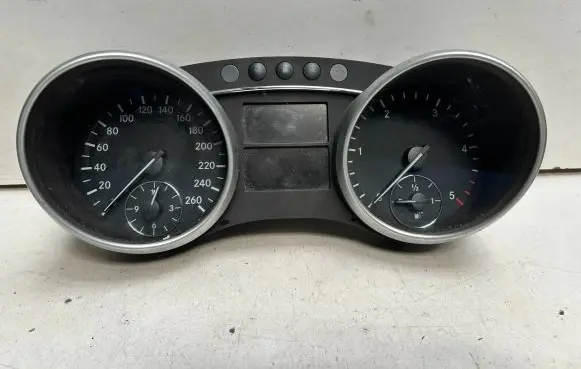 Mercedes-Benz ML W164 Speedometer (instrument cluster) A1645403347