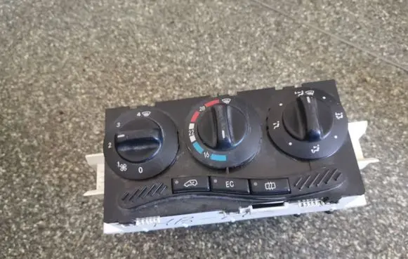 Mercedes-Benz A W168 Climate control unit 1688300485