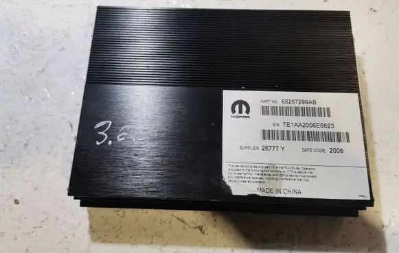Dodge Challenger Aerial antenna amplifier 68267299AB