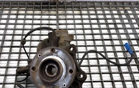 Peugeot 2008 I Front wheel hub spindle knuckle 