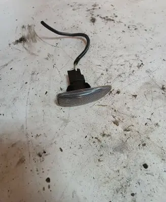 Volvo V70 Front fender indicator light 8658945