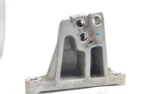 Hyundai i30 Engine mounting bracket 15091906