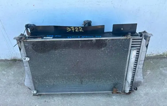 Toyota Avensis T270 Radiator set