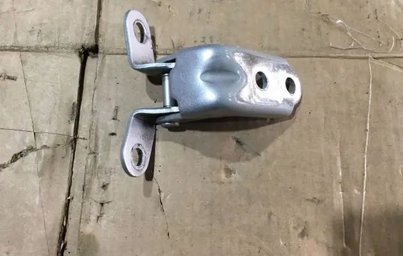 Hyundai i40 Rear door lower hinge